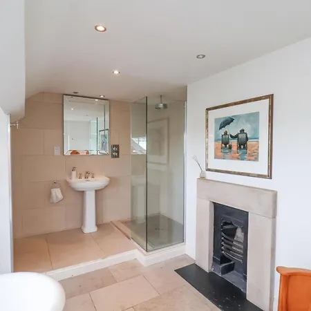 12 St Hilda's * 惠特比