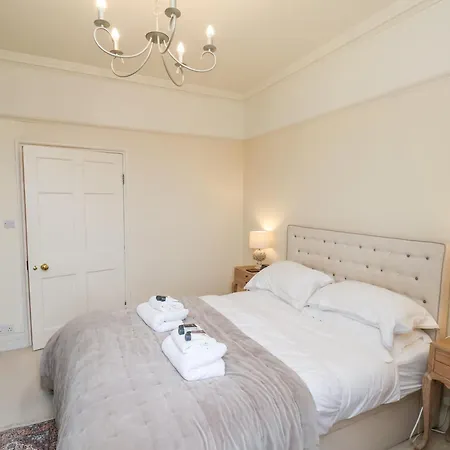 12 St Hilda's * 惠特比