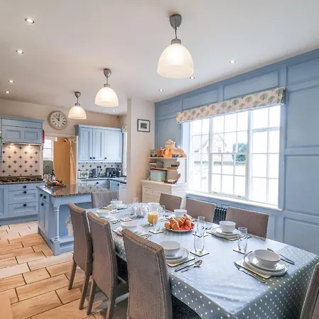 12 St Hilda's * 惠特比