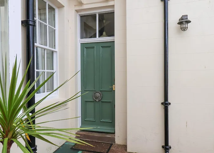 12 St Hilda's ويتبي