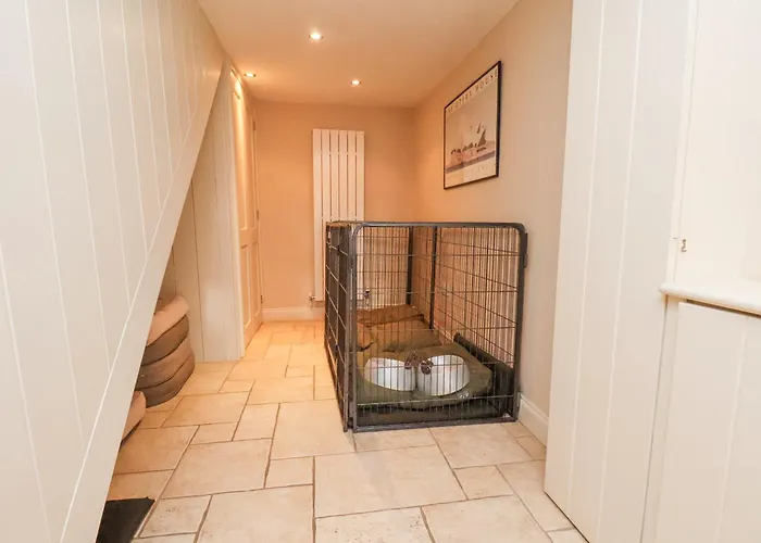 12 St Hilda's ويتبي