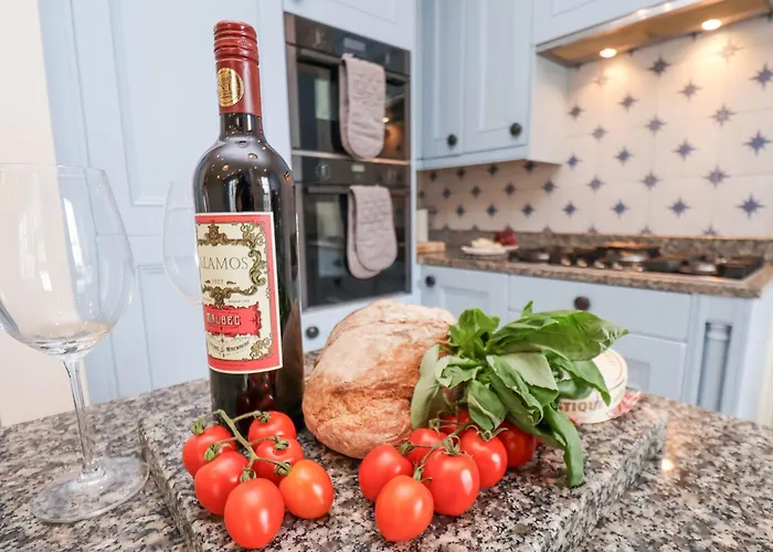 12 St Hilda's بيت للعطل