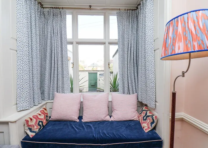 12 St Hilda's ويتبي