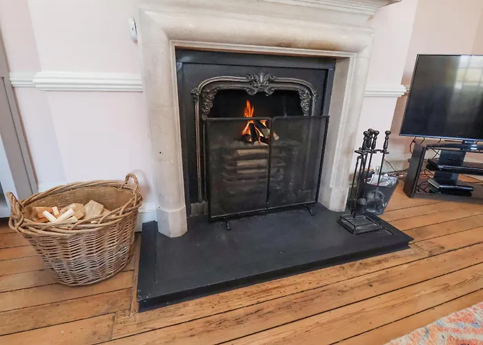 12 St Hilda's ويتبي